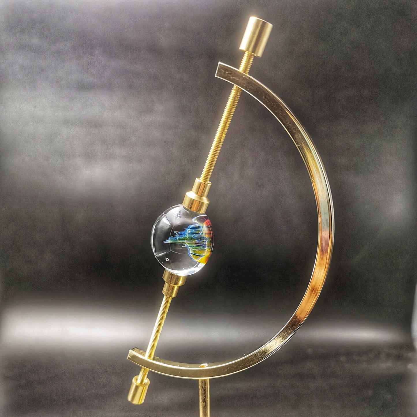 Sphère Univers sur socle laiton