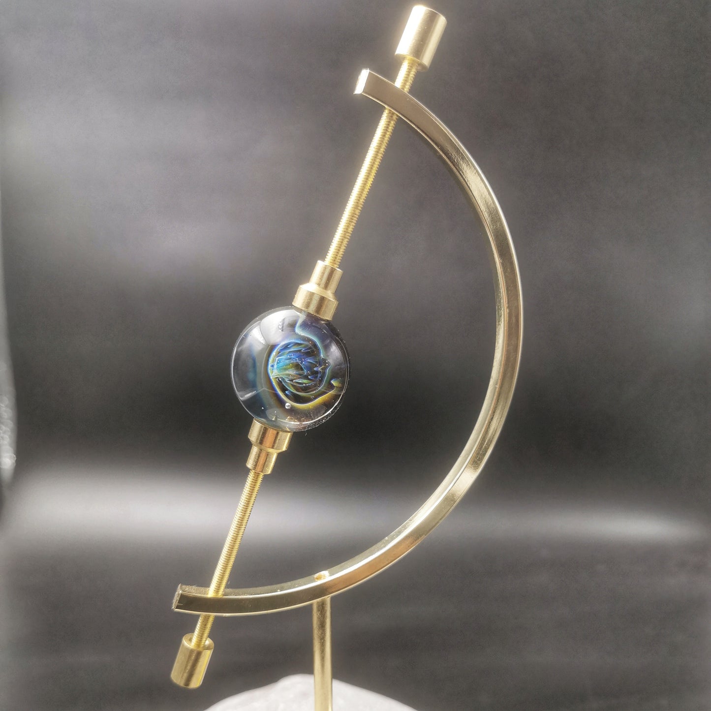 Sphère Univers sur socle laiton
