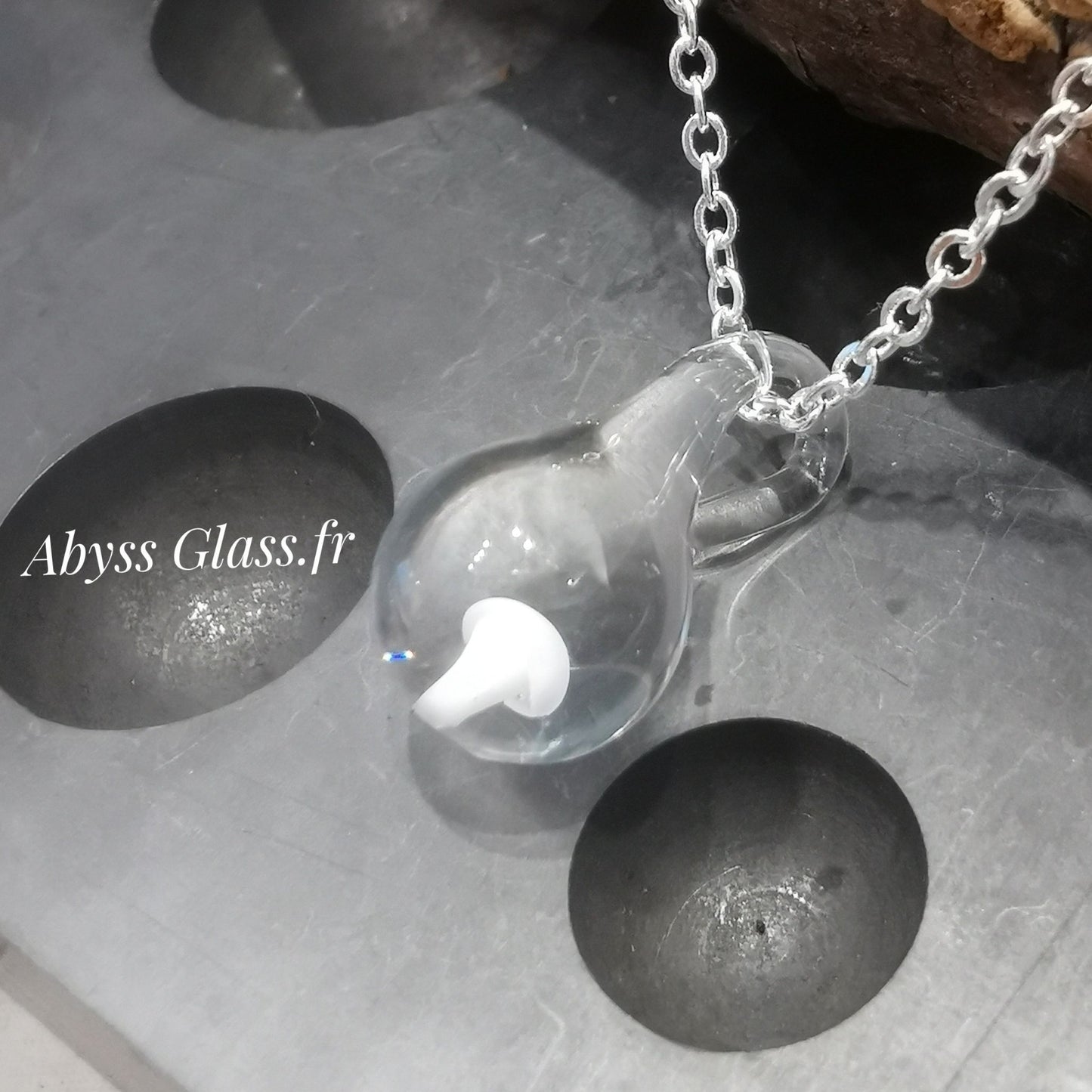 Pendentif Mushroom blanc en verre fabriqué à la main