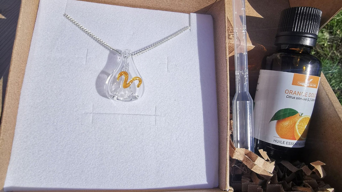 Coffret d'olfactothérapie Abyss Glass : pendentif Astro en verre soufflé, huile essentielle d'orange douce et pipette