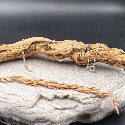 Chaîne de présentation argentée ou dorée