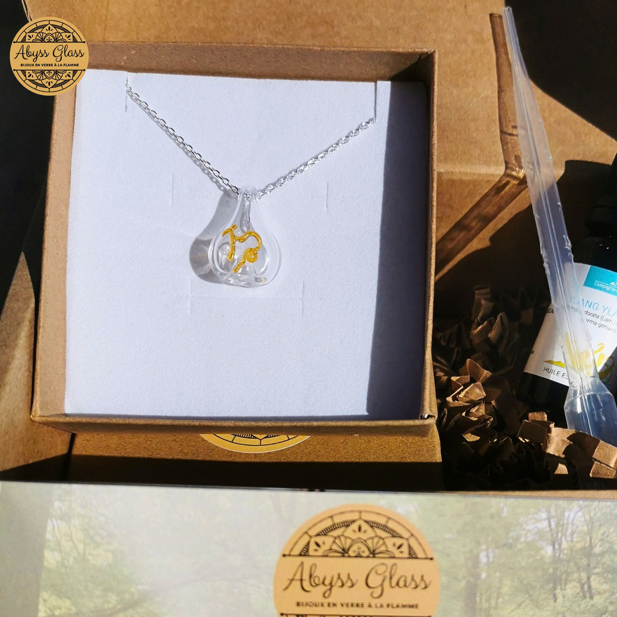 Coffret Astro avec pendentif signe du zodiaque et une huile essentielle