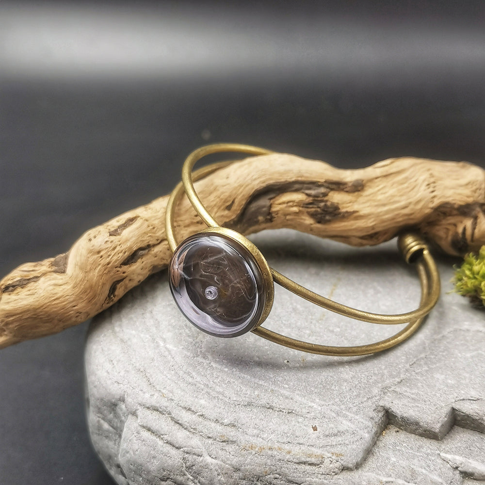 Bracelet d'olfactothérapie en verre soufflé porté au quotidien