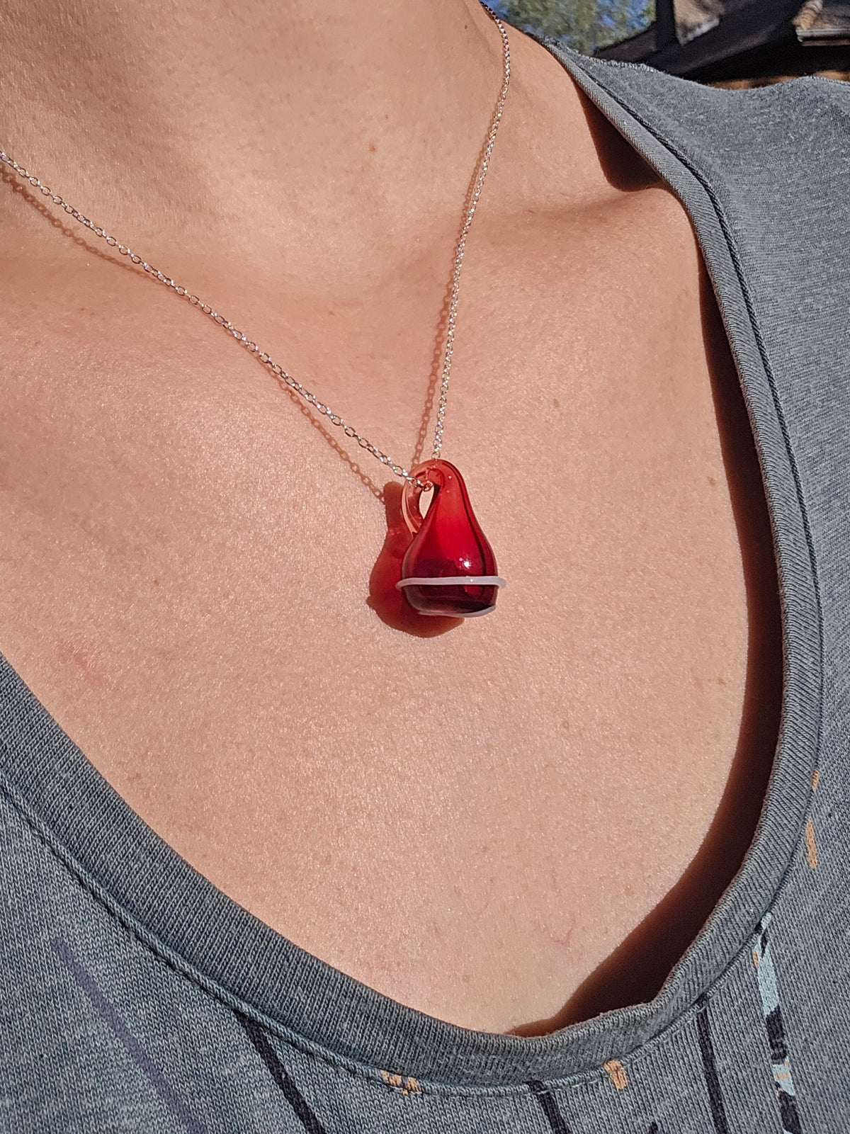 Pendentif d'olfactothérapie® - Rouge spirale blanche