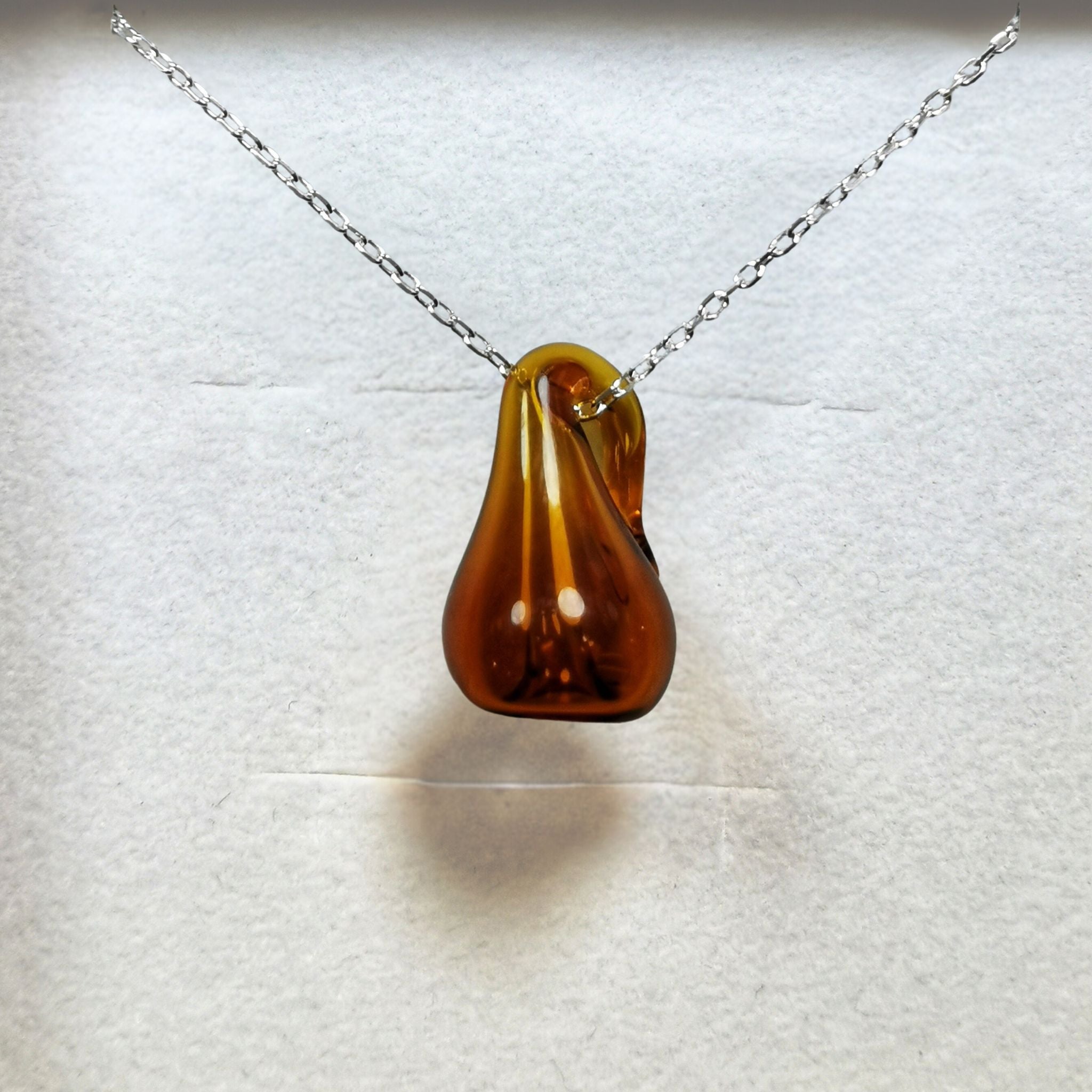 Pendentif d'olfactothérapie Abyss Glass en verre soufflé ambre, fait main en France