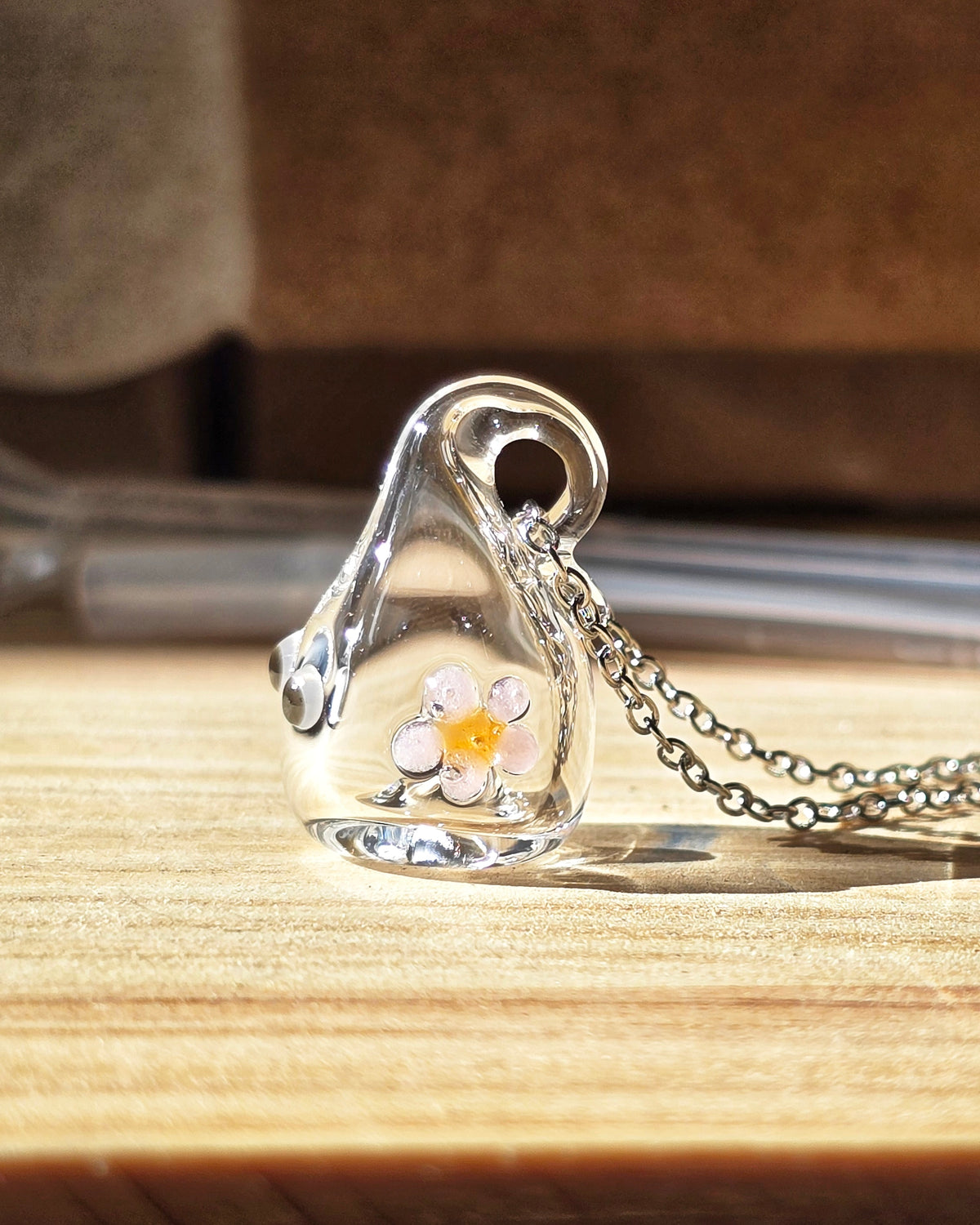 Pendentif d’olfactothérapie P’tite Frimousse avec fleur mauve