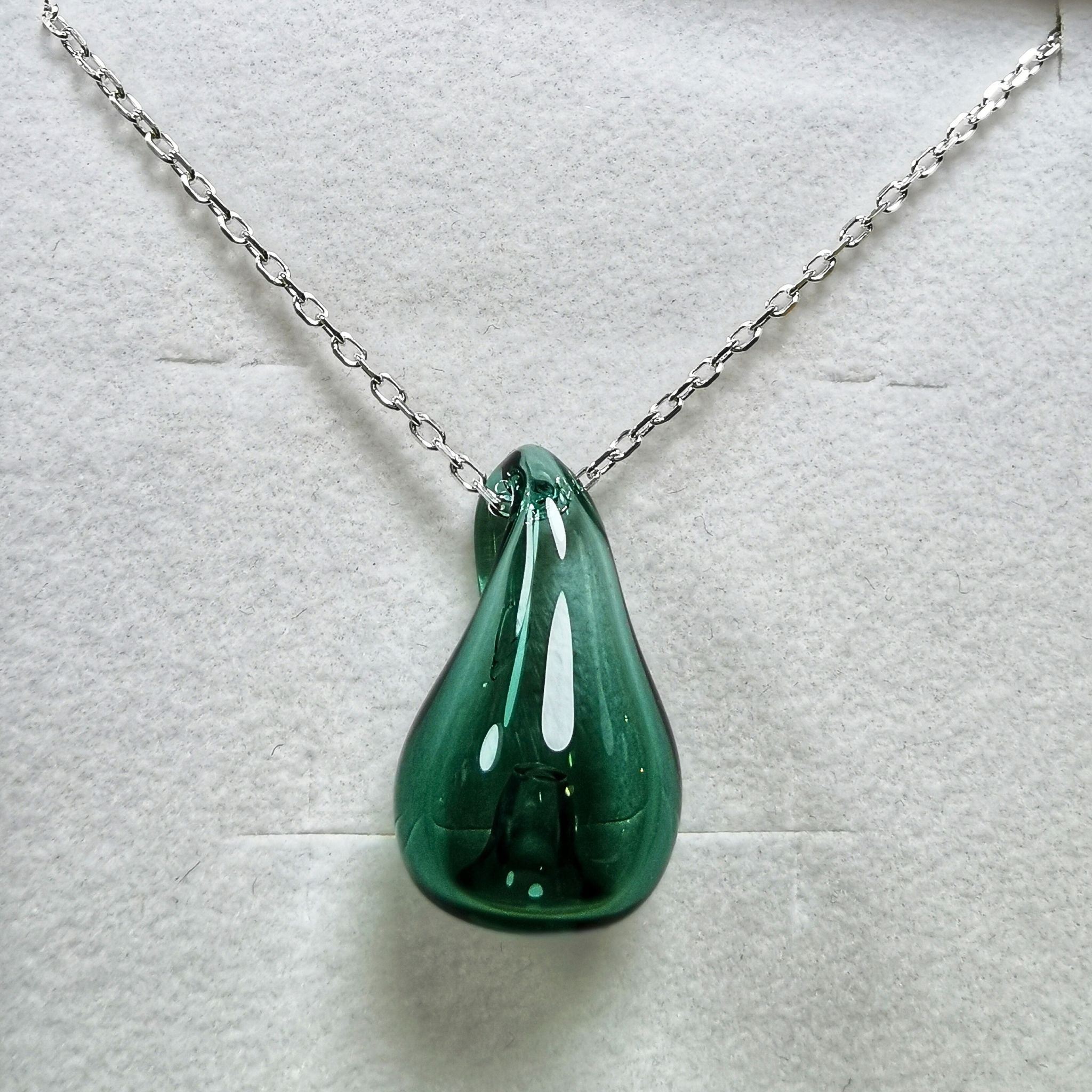 Pendentif d'olfactothérapie Abyss Glass en verre soufflé turquoise, fait main en France