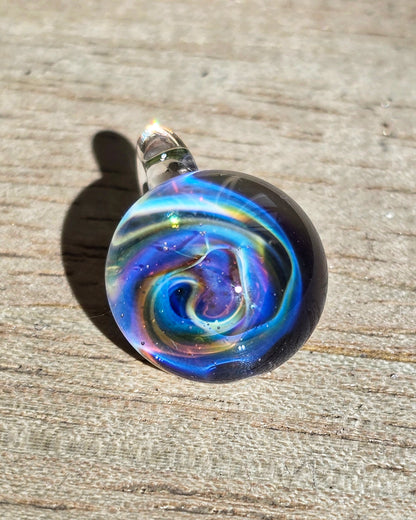 Pendentif Univers "Zariël" en verre soufflé