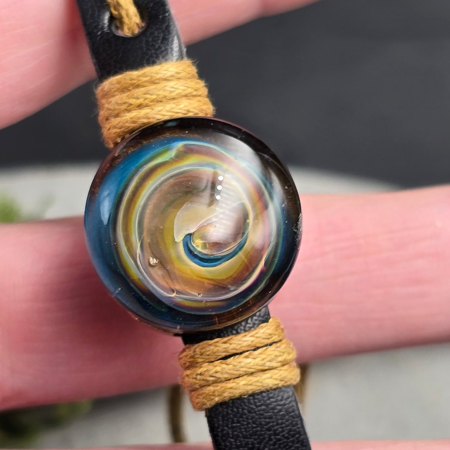 Bracelet cabochon en verre fabriqué à la main "Typhon"